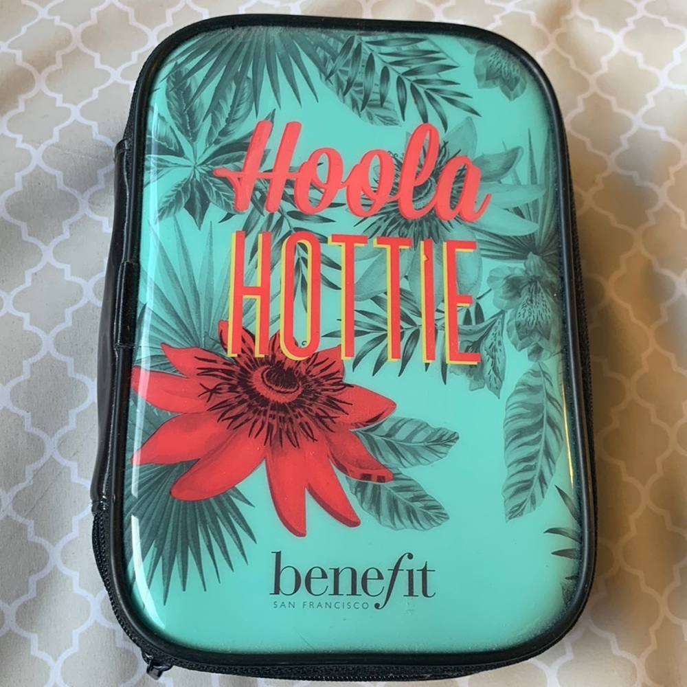 NWOT Benefit Hoola Hottie Makeup bag